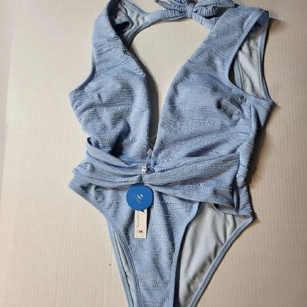 Cupshe One Piece Swimsuit...Brand New !